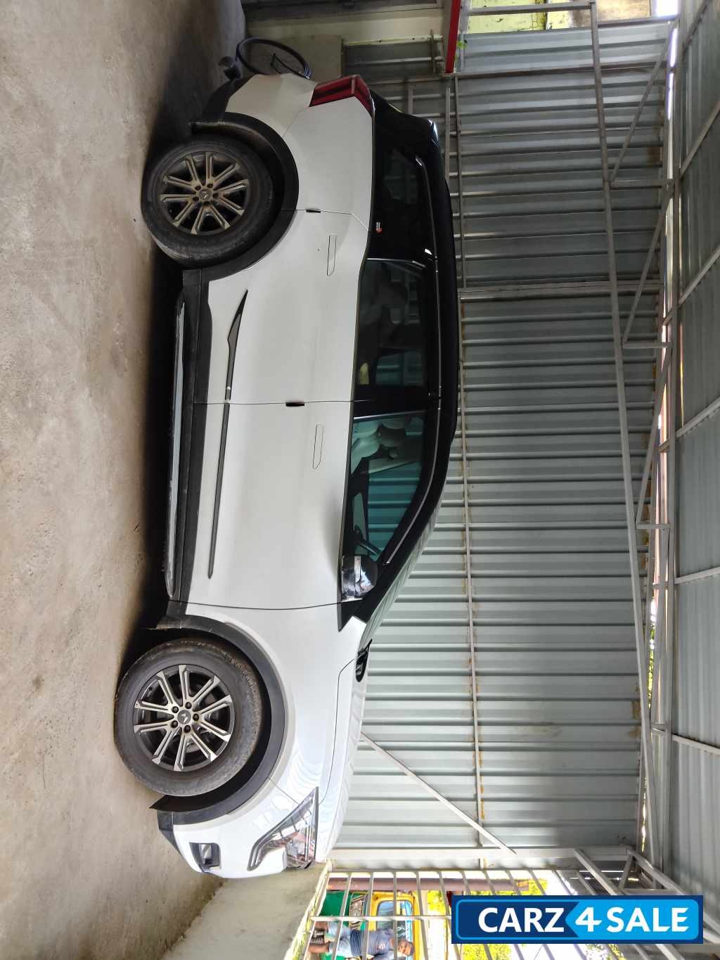 Mahindra XUV700 Auto Top model Duel colour