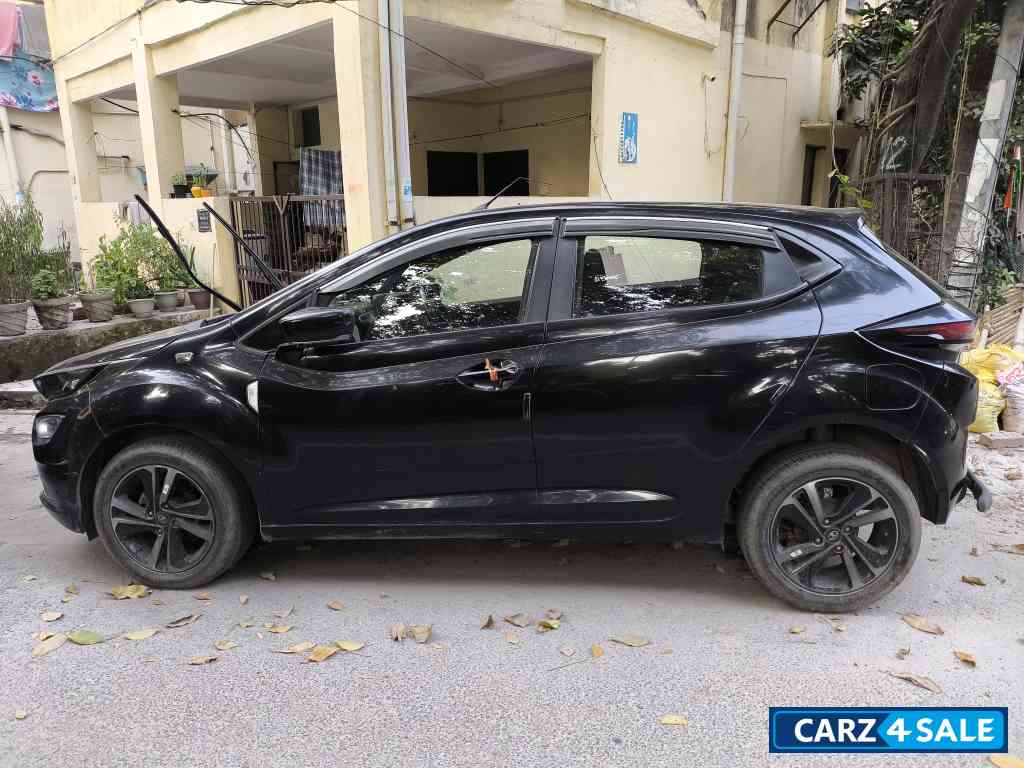 Cosmic Black Tata Altroz Xz plus iturbo dark edition