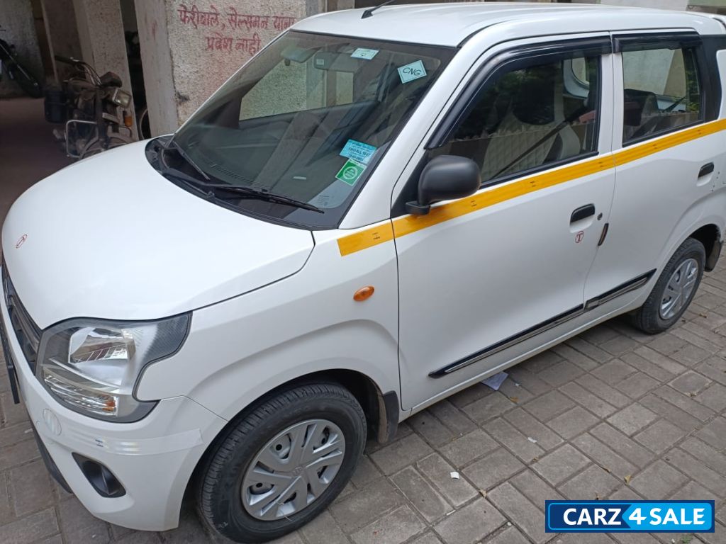White Maruti Suzuki Wagon R Lxi cng