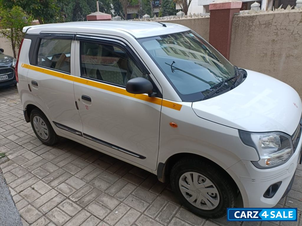 White Maruti Suzuki Wagon R Lxi cng