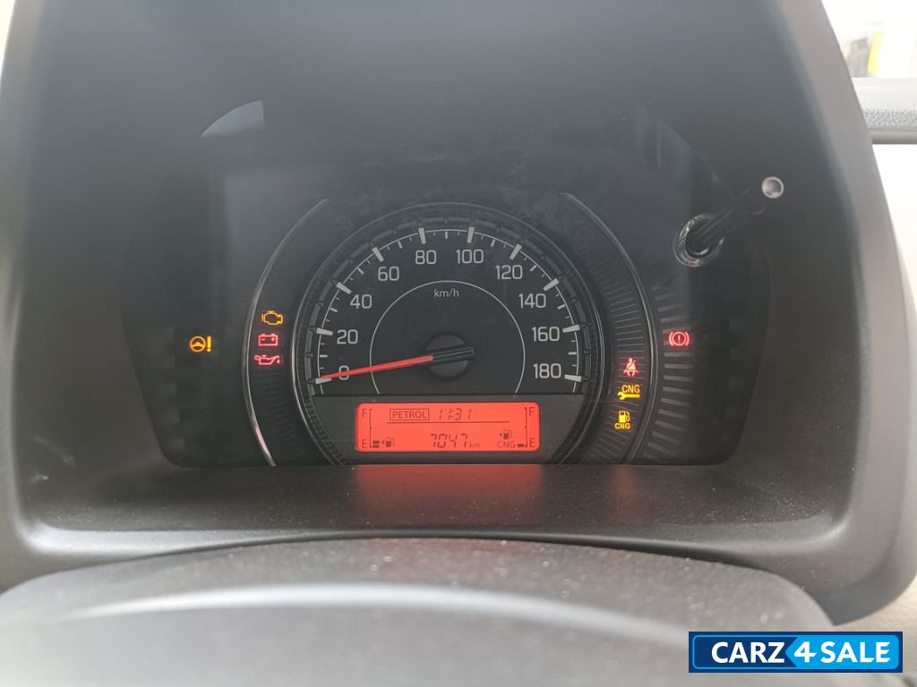 White Maruti Suzuki Wagon R Lxi cng