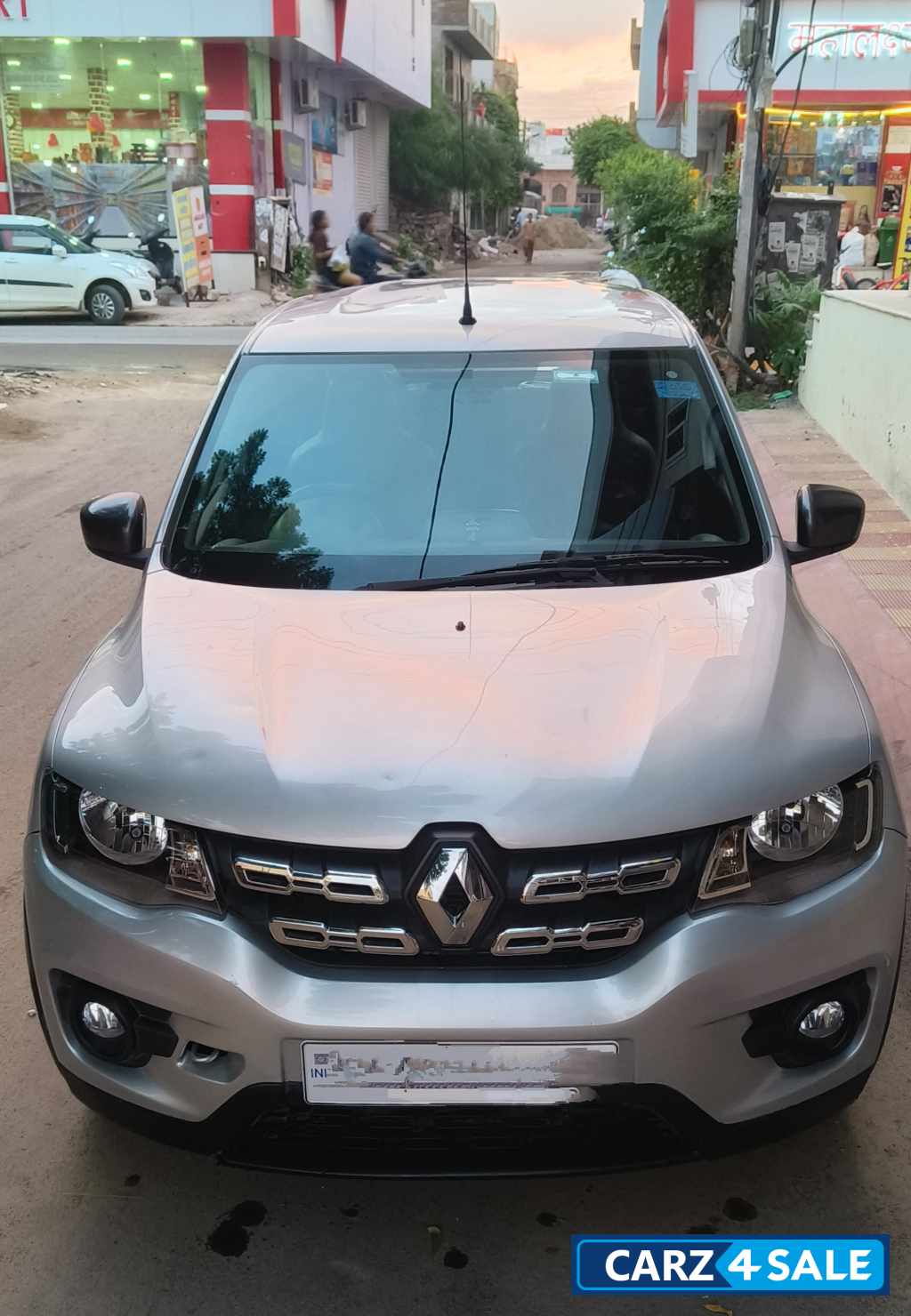 Silver Renault Kwid Rxt 1.0 automatic optional