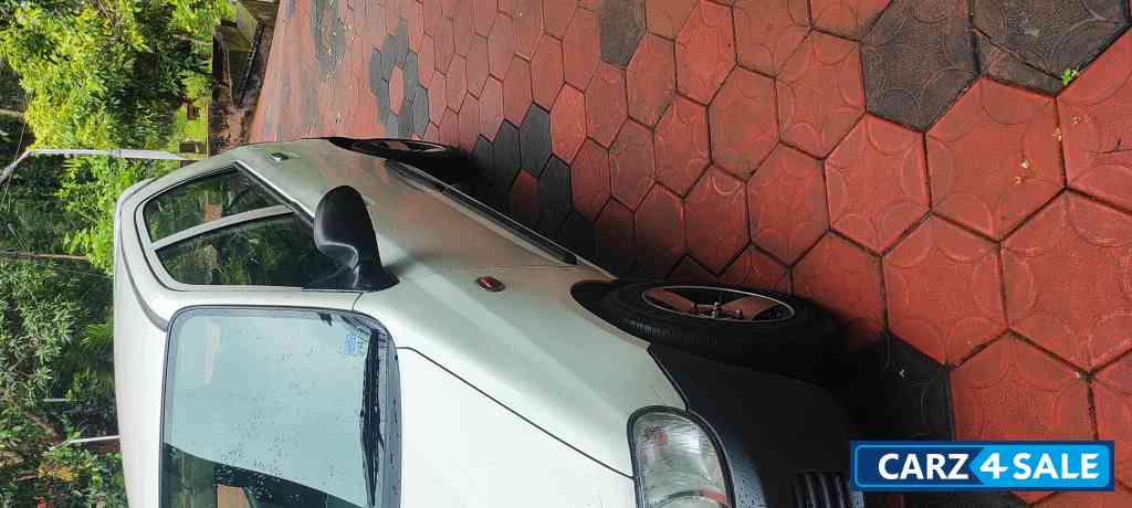 White Volkswagen Polo Highline1.2petrol