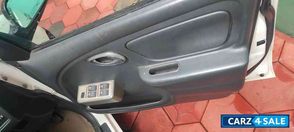 White Volkswagen Polo Highline1.2petrol