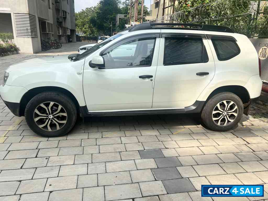 Pearl White Renault Duster 85bps
