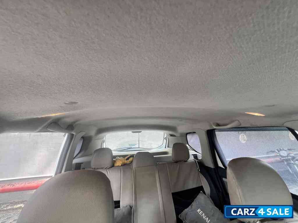 Pearl White Renault Duster 85bps