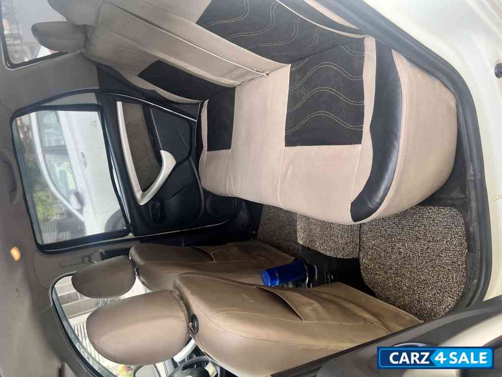 Pearl White Renault Duster 85bps