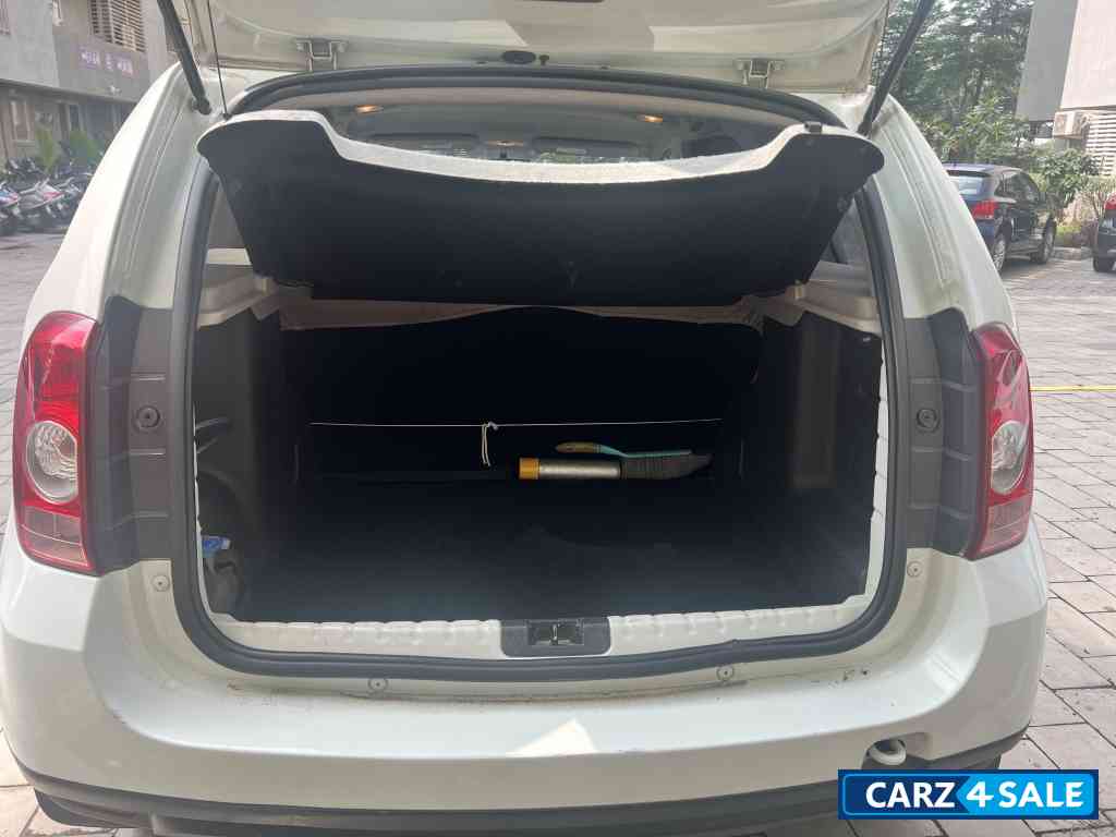 Pearl White Renault Duster 85bps