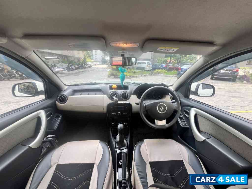 Pearl White Renault Duster 85bps