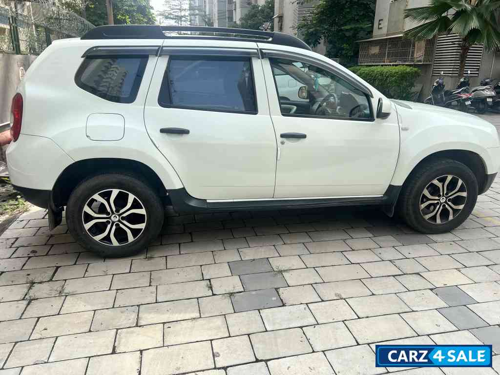 Pearl White Renault Duster 85bps