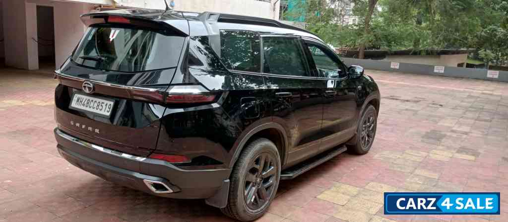 Black Tata Safari XT Plus Dark Edition