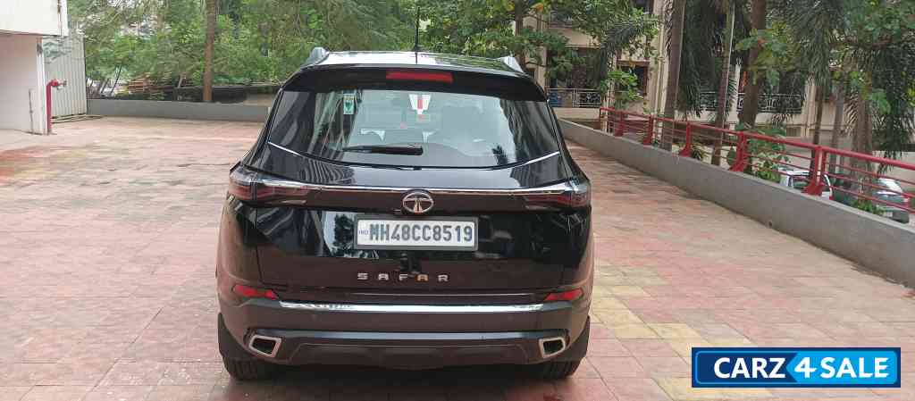 Black Tata Safari XT Plus Dark Edition