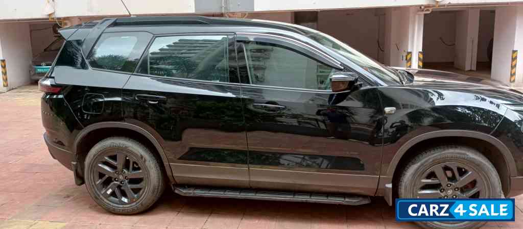 Black Tata Safari XT Plus Dark Edition