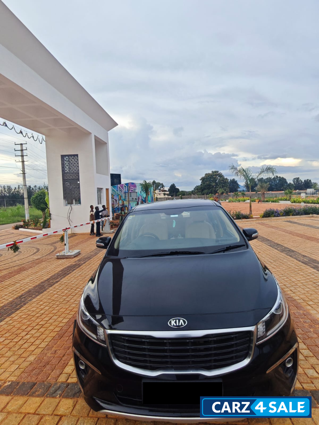 Kia Carnival Premium 8 seater