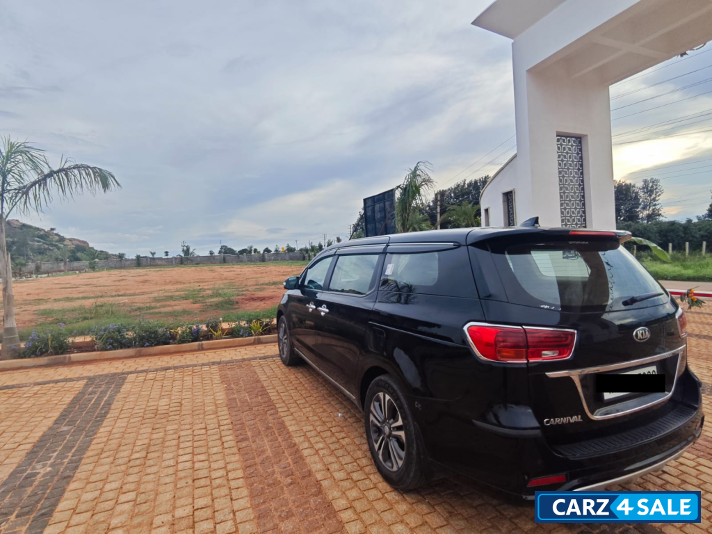 Kia Carnival Premium 8 seater