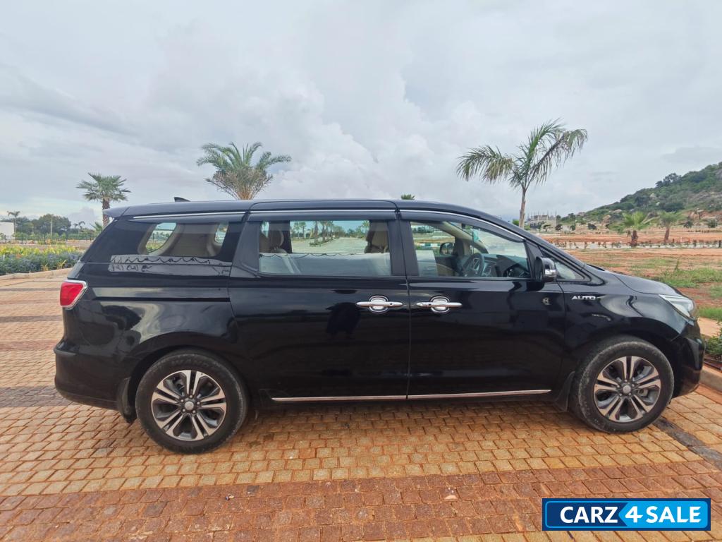 Kia Carnival Premium 8 seater