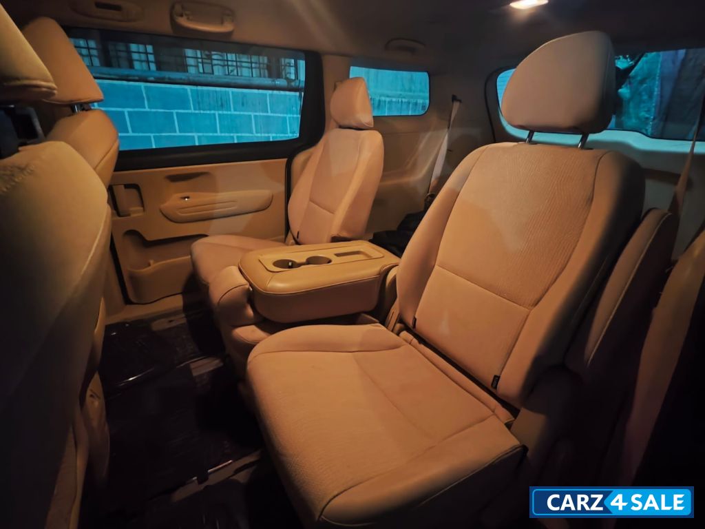 Kia Carnival Premium 8 seater