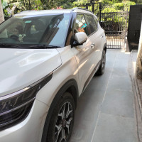 White Kia Seltos 1.4 7DCT GTX PLUS