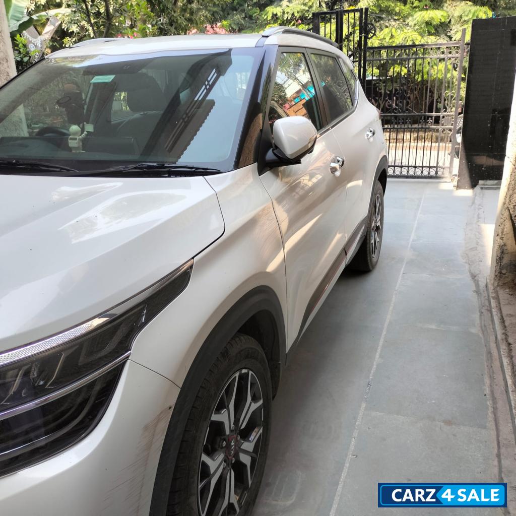 White Kia Seltos 1.4 7DCT GTX PLUS