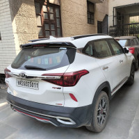 White Kia Seltos 1.4 7DCT GTX PLUS