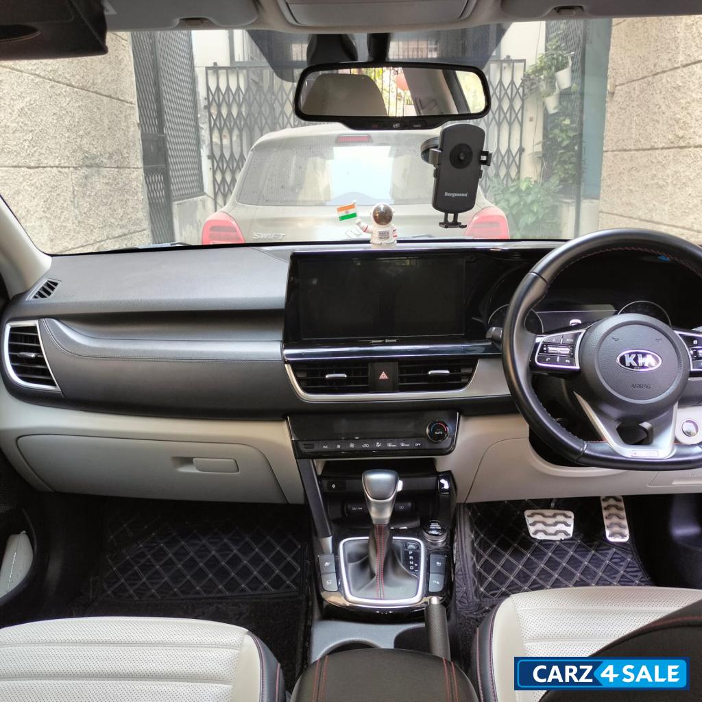 White Kia Seltos 1.4 7DCT GTX PLUS