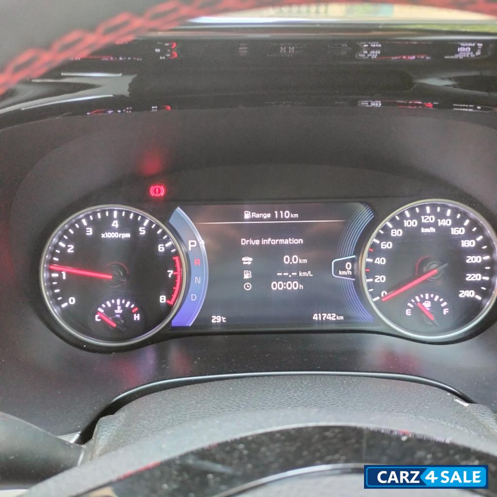 White Kia Seltos 1.4 7DCT GTX PLUS