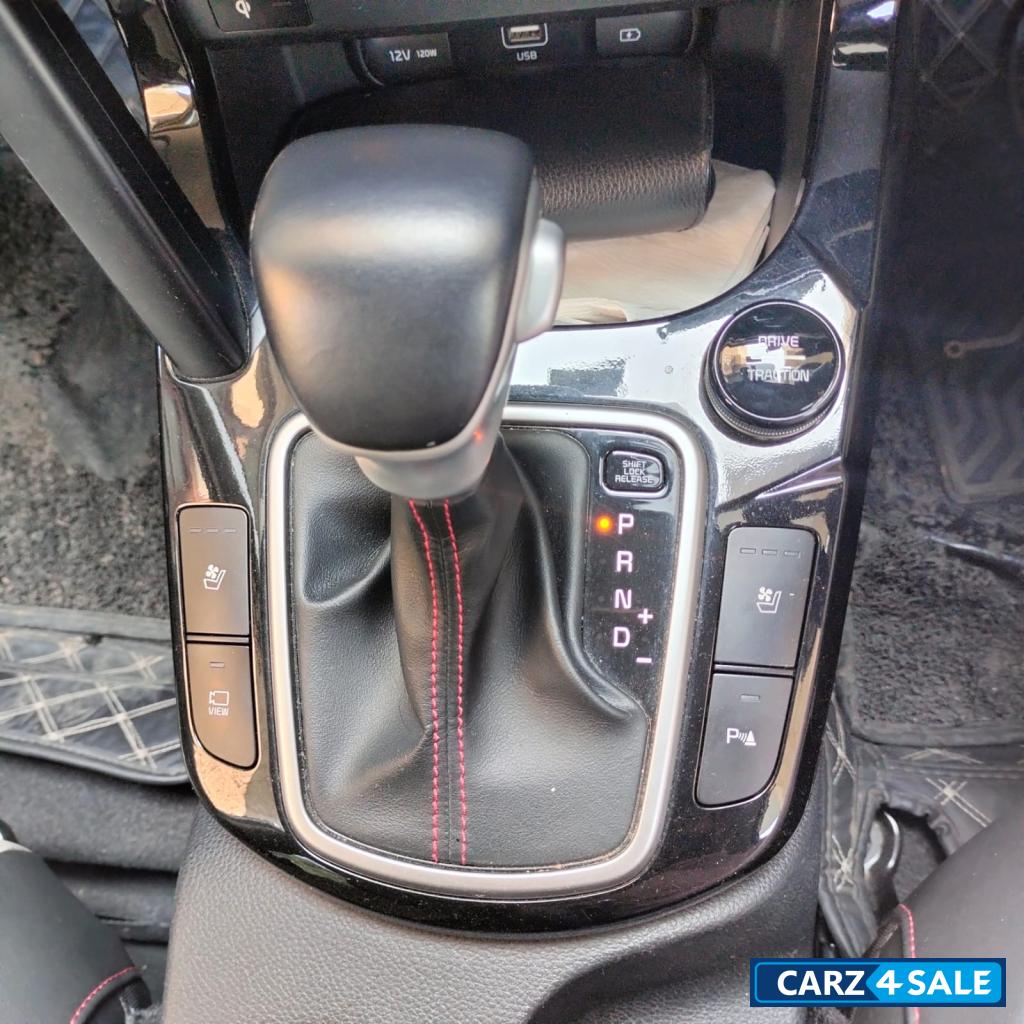 White Kia Seltos 1.4 7DCT GTX PLUS