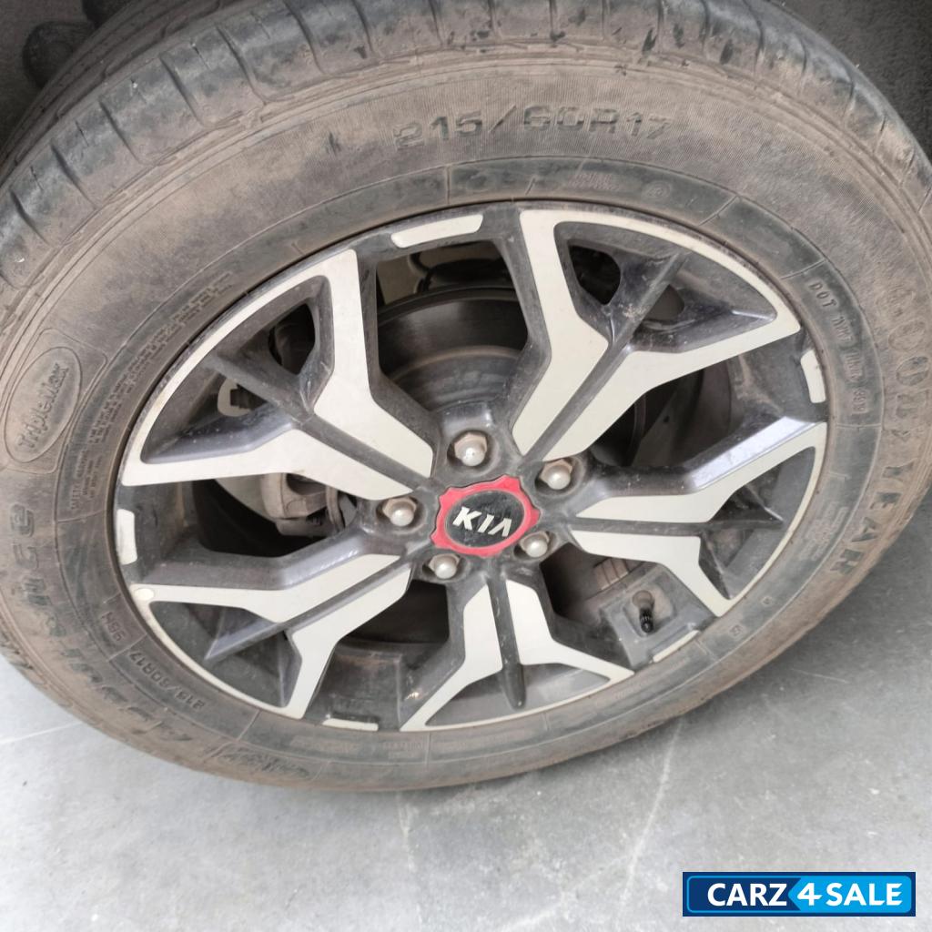 White Kia Seltos 1.4 7DCT GTX PLUS