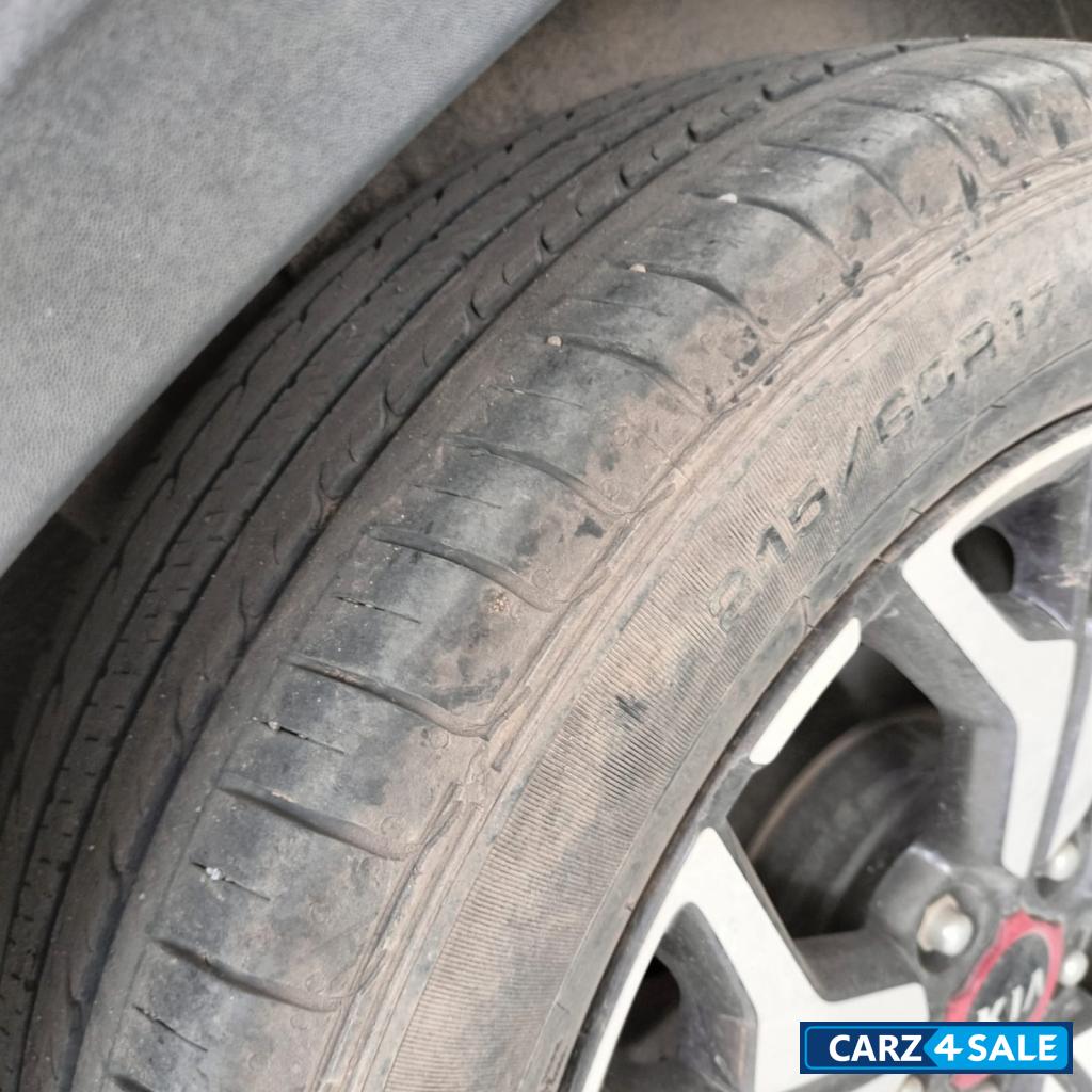 White Kia Seltos 1.4 7DCT GTX PLUS