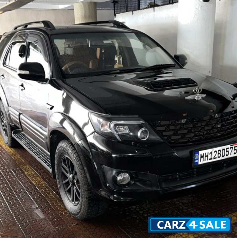 Black Mica Toyota Fortuner 3.0 D