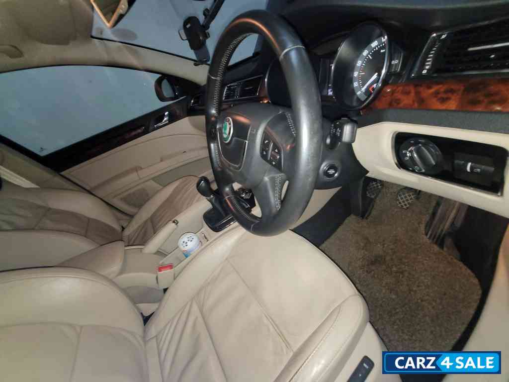 Blue Skoda Superb 1.8tsi