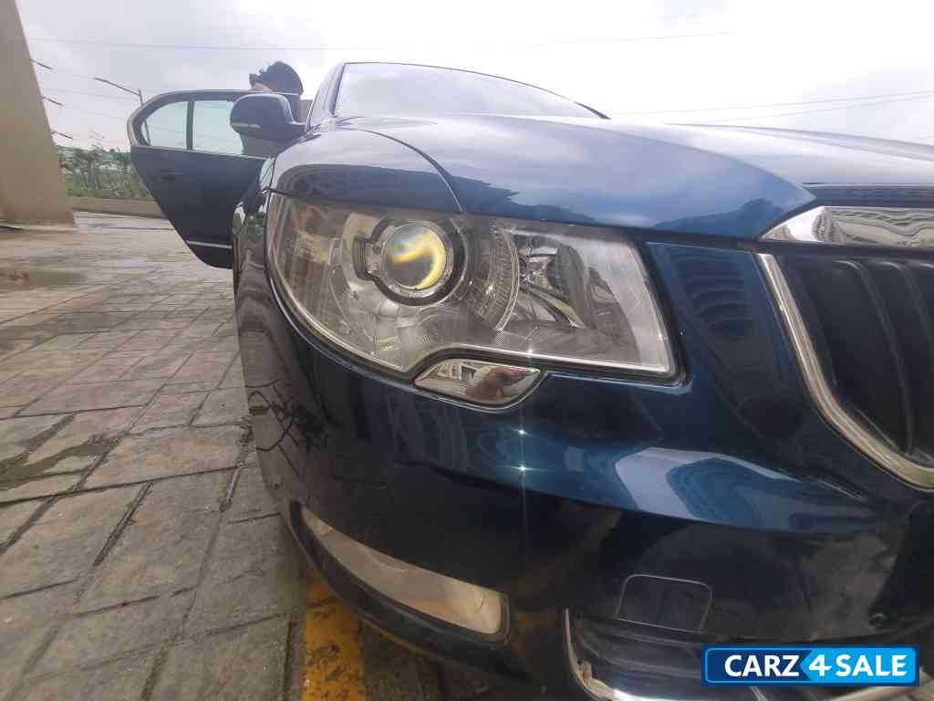 Blue Skoda Superb 1.8tsi