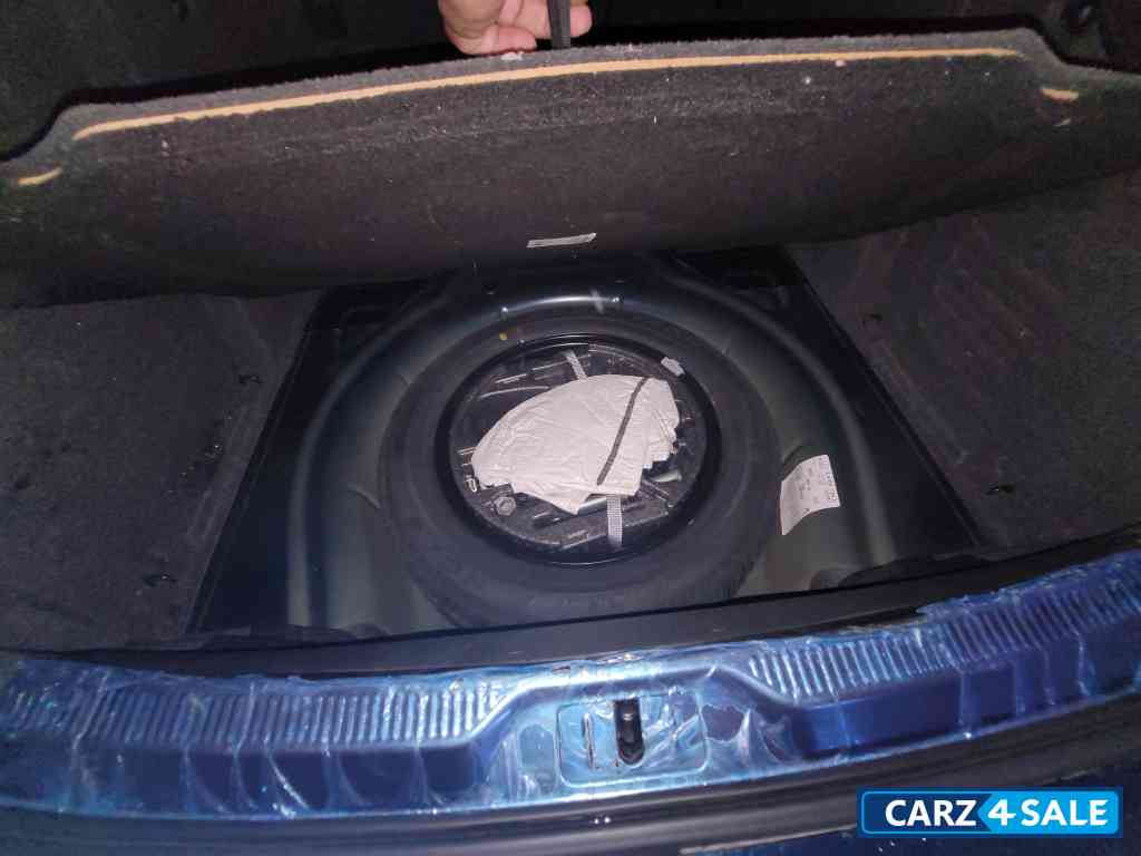 Blue Skoda Superb 1.8tsi