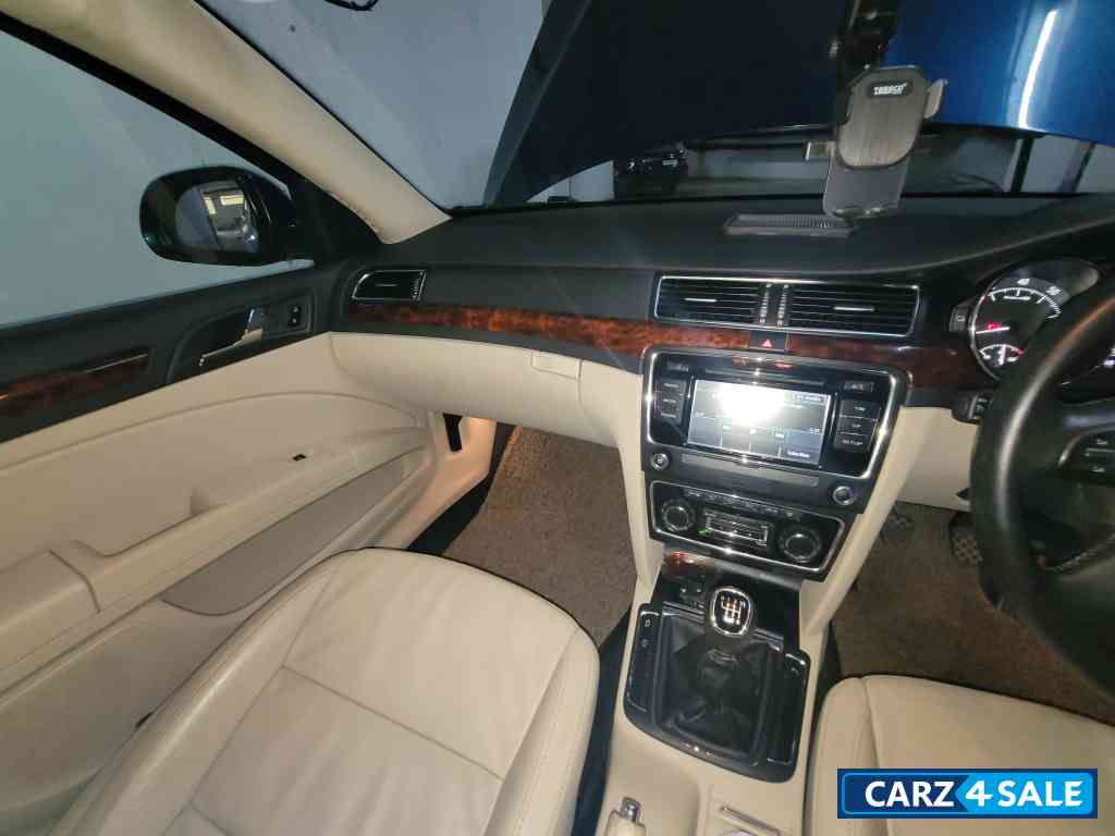 Blue Skoda Superb 1.8tsi