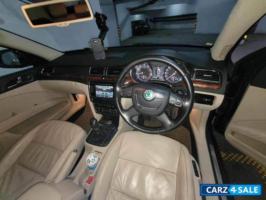 Blue Skoda Superb 1.8tsi