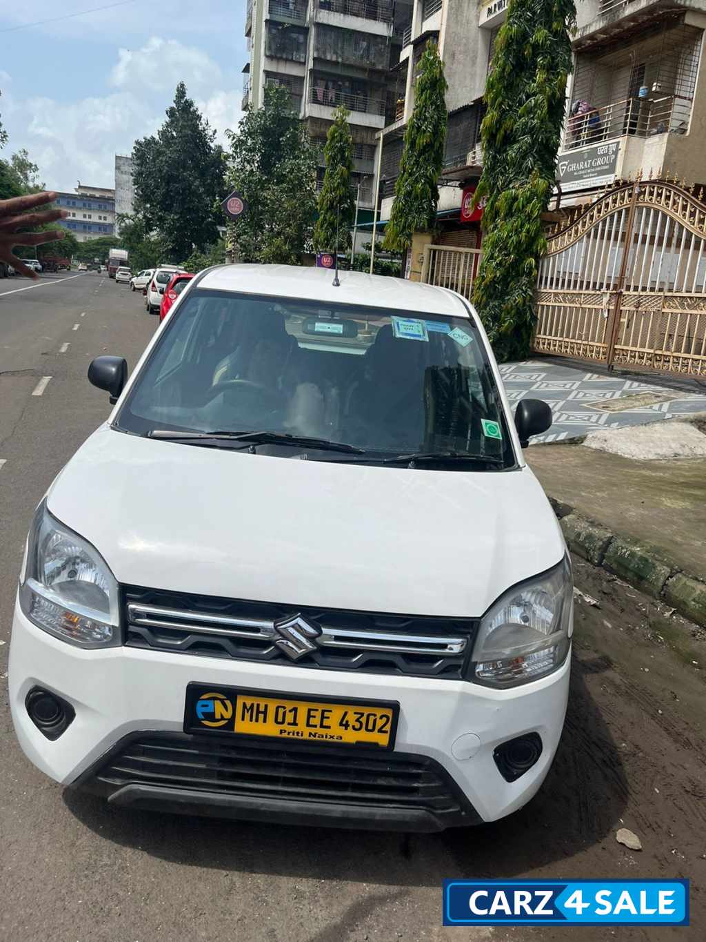 White Maruti Suzuki Wagon R LXI CNg