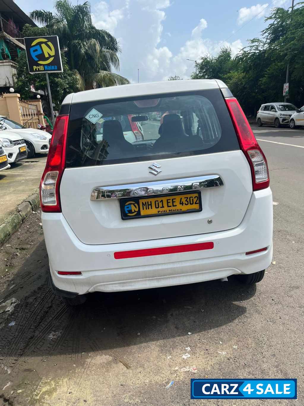 White Maruti Suzuki Wagon R LXI CNg