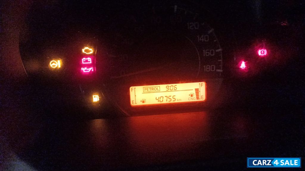 White Maruti Suzuki Wagon R LXI CNg