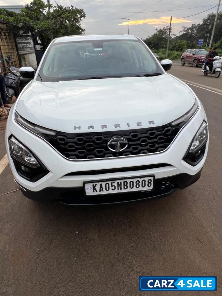 White Tata Harrier XZA+