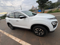 White Tata Harrier XZA+