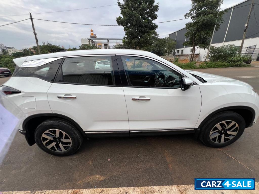 White Tata Harrier XZA+