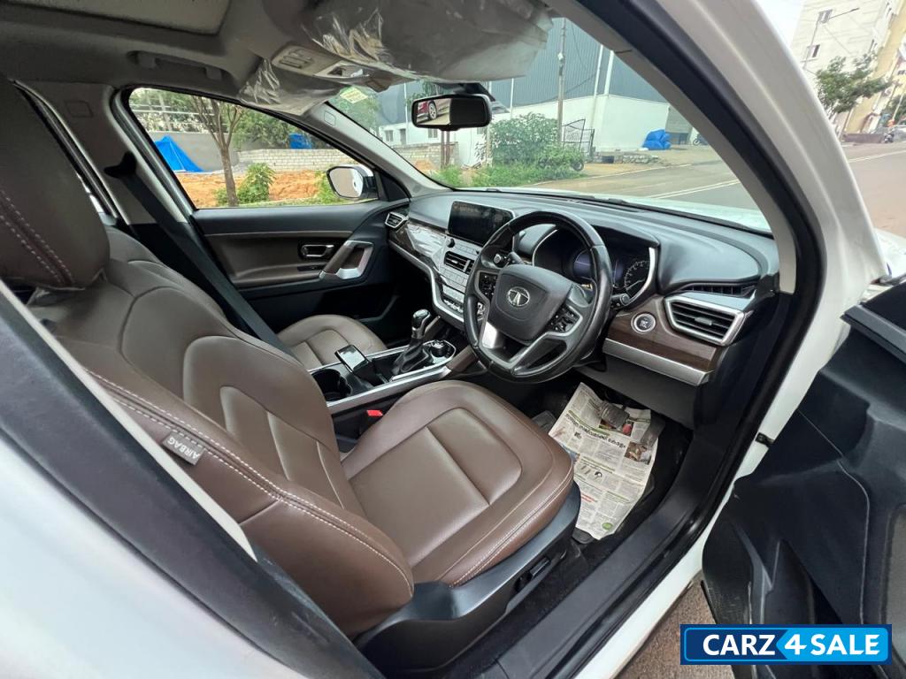 White Tata Harrier XZA+