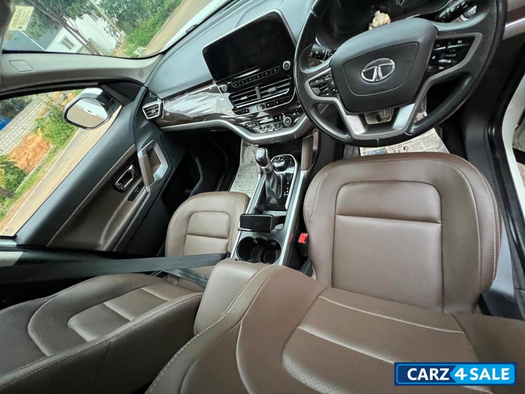 White Tata Harrier XZA+