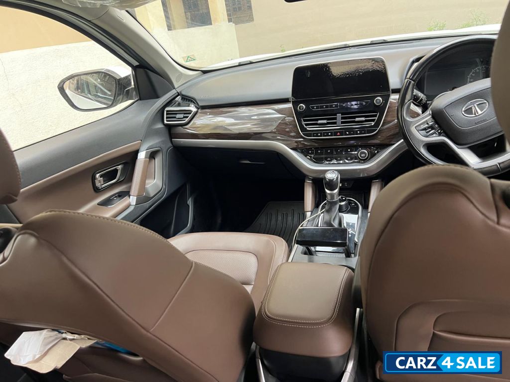 White Tata Harrier XZA+