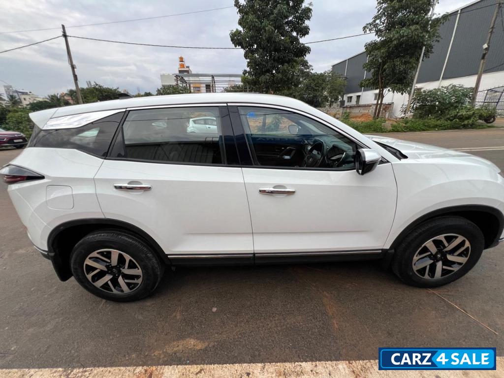 White Tata Harrier XZA+