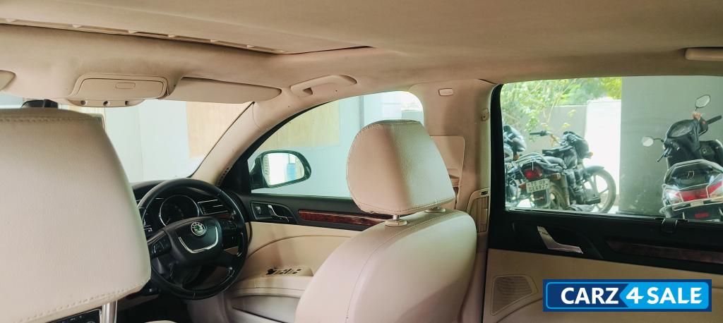 Black Skoda Superb Elegance