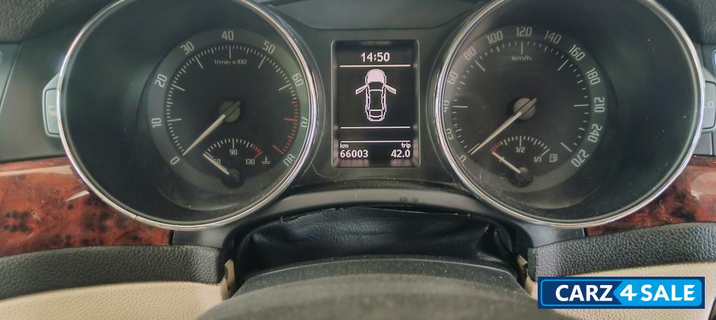 Black Skoda Superb Elegance