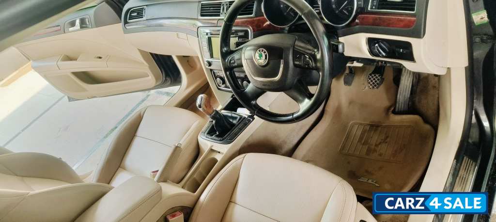 Black Skoda Superb Elegance