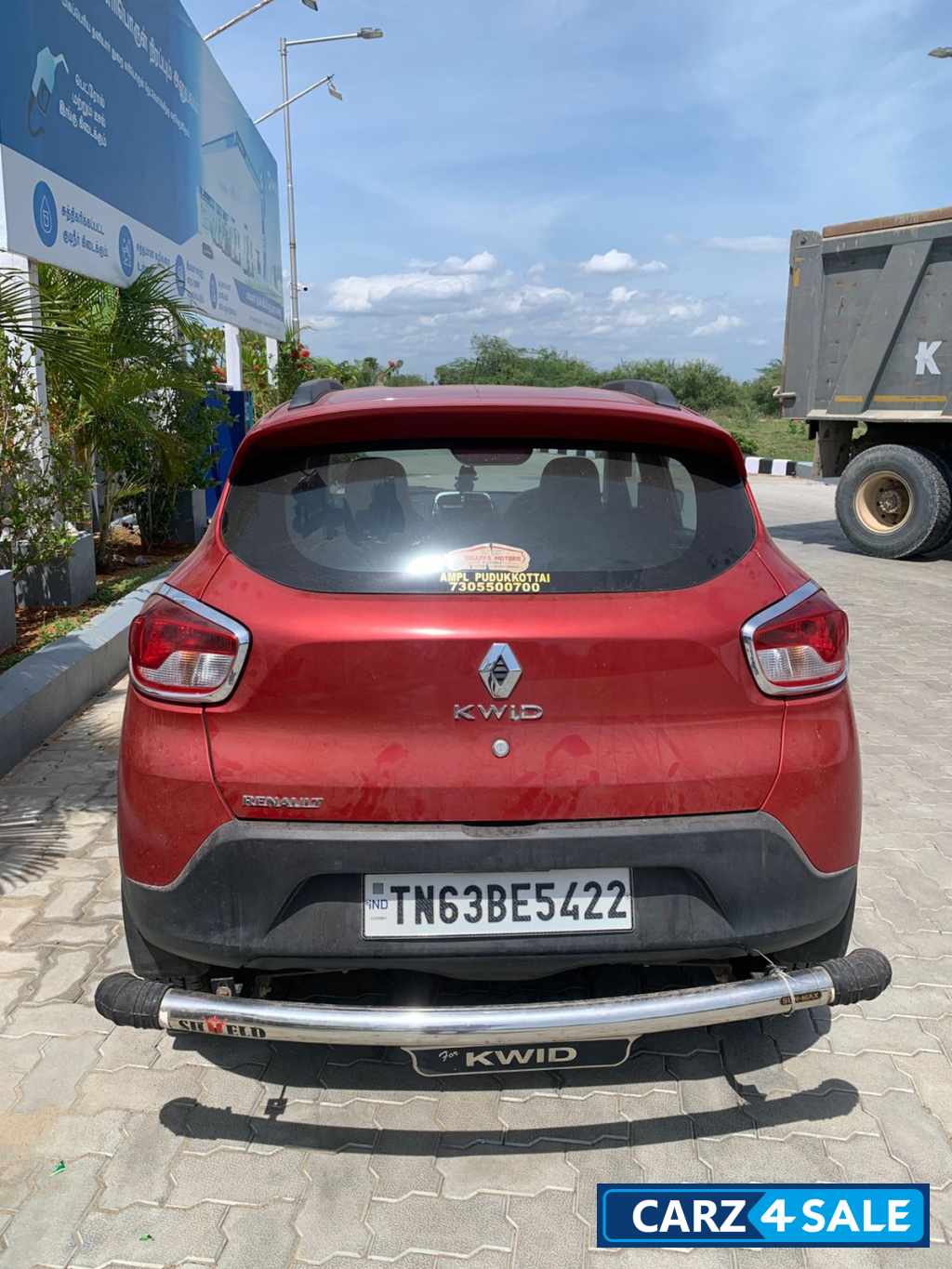 Red Renault Kwid RXL