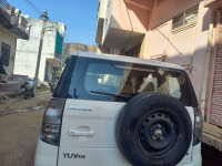 White Mahindra TUV300